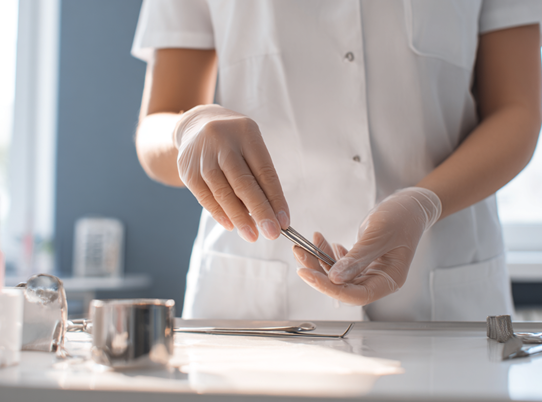 Механическое удаление контагиозного моллюска: как проходит процедура